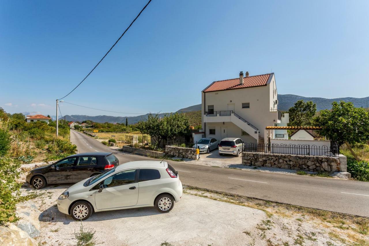 House Luce With Pool Apartment Cisla Exterior photo