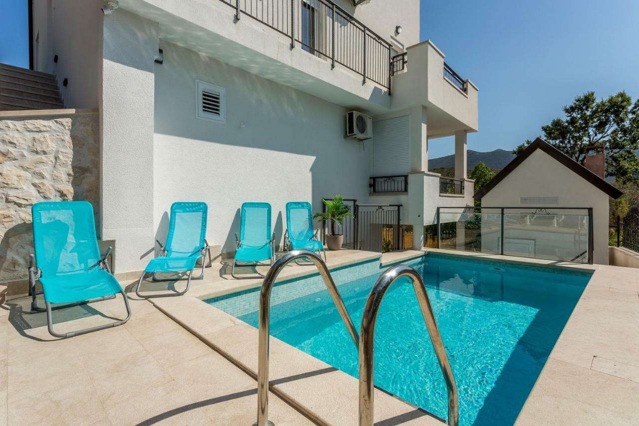 House Luce With Pool Apartment Cisla Exterior photo